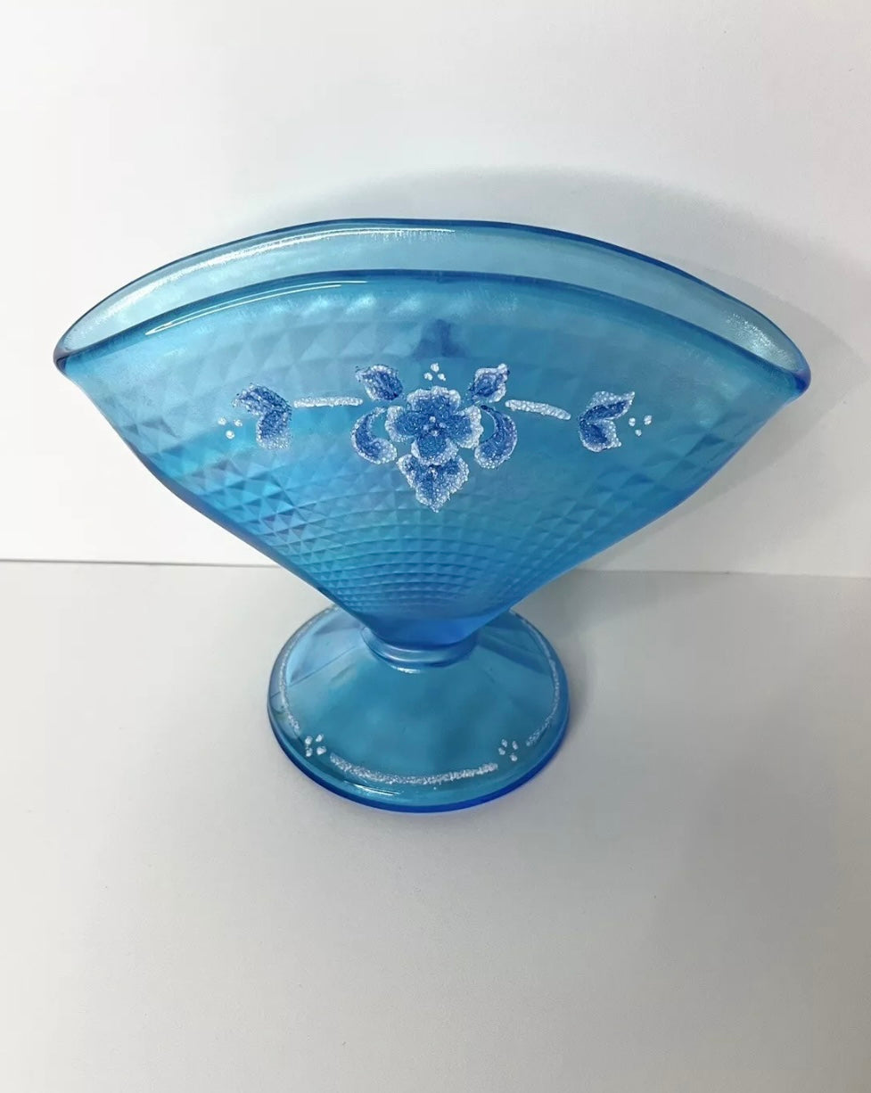 Fenton 90th Beaded Fan Vase
Diamond Pt. Optic Stretch