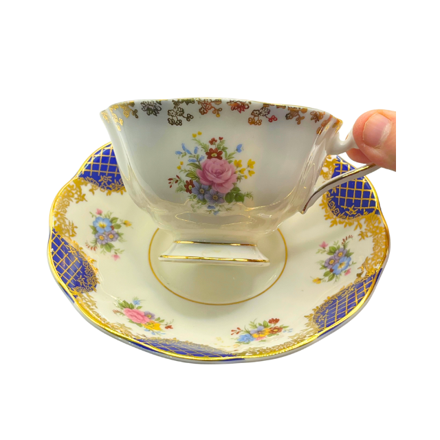 Vintage Royal Albert Empress Series Isabella Teacups and Saucers 4pc Set