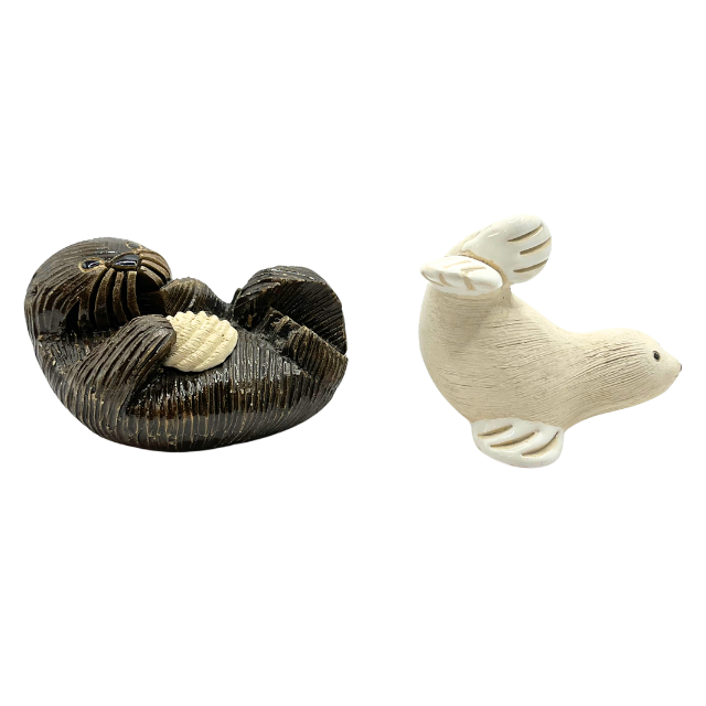 Vintage Artesania Rinconada Otter with Shell & Baby White Seal Figurine Set