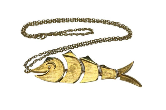 * Vintage Articulated Gold Tone Fish Pendant Necklace ￼
