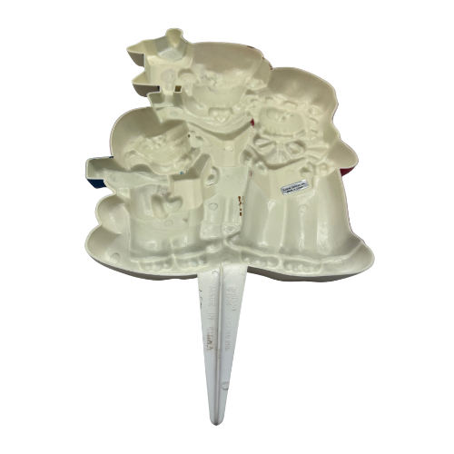 Vintage Plastic Mold Christmas Lawn Decor Stakes NEW DESINS INC.  - Flaw on Santa