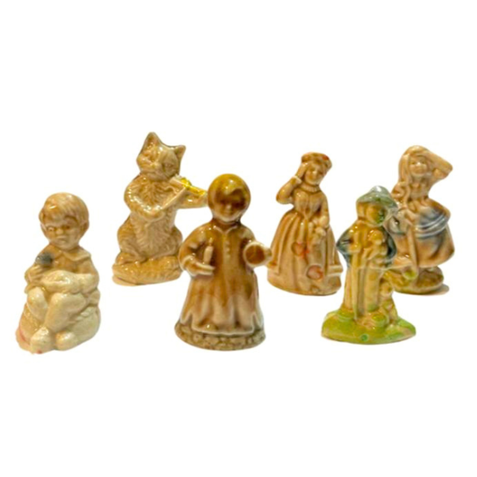 Wades Whimsie Nursery Rhyme Characters Figurines * Little Jack Horner, Wee Willie Winkie, Little Boy Blue, Queen of Hearts, Little Bo Peep, The Cat and The Fiddle *  Set of 6 Glazed Porcelain Collectables