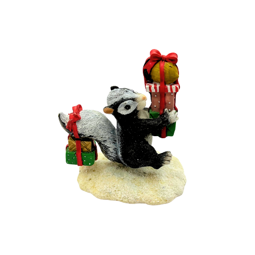 Vintage Charming Tails "Bearing Gifts" 87/600 Christmas Skunk  Figurine  By Dean Griff