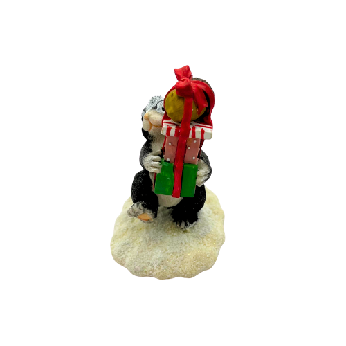 Vintage Charming Tails "Bearing Gifts" 87/600 Christmas Skunk  Figurine  By Dean Griff