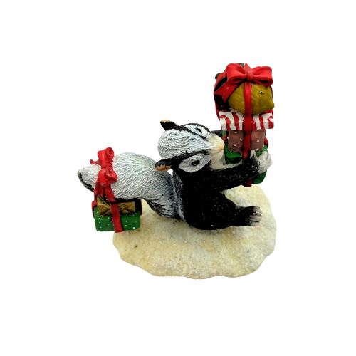 Vintage Charming Tails "Bearing Gifts" 87/600 Christmas Skunk  Figurine  By Dean Griff