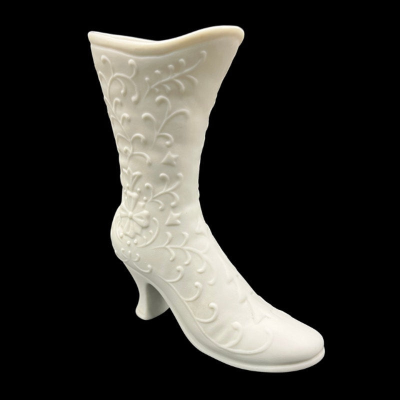 Vintage Bisque Ceramic Victorian Shoe Boot Figurine Bud Vase Japan PR-27C